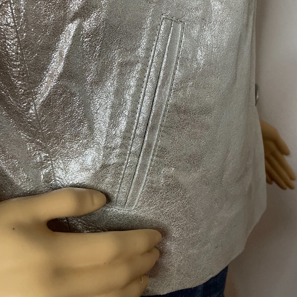 Vintage silver metallic 100% leather 60’s mod button down crewneck jacket! - Picture 15 of 15